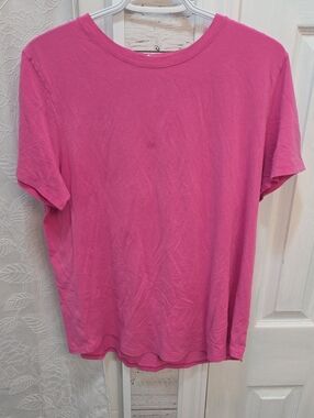 lululemon athletica Women's Short Sleeve Tee in Hot Pink